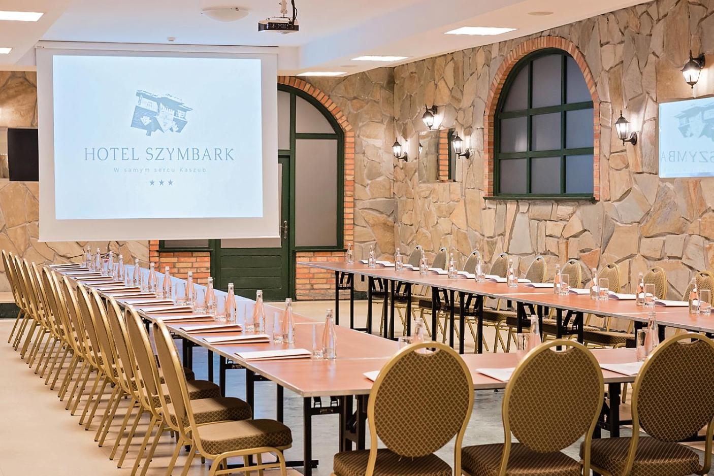 Hotel Szymbark Esterno foto