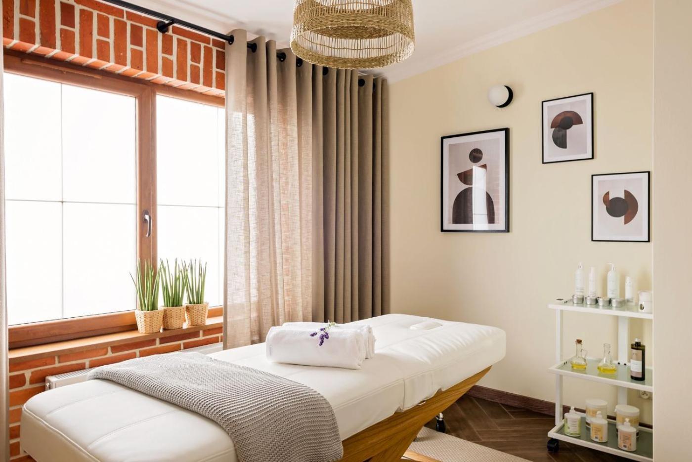 Hotel Szymbark Esterno foto
