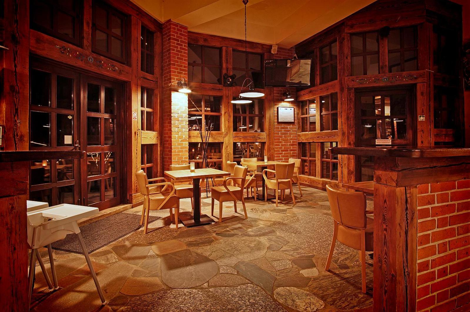 Hotel Szymbark Esterno foto