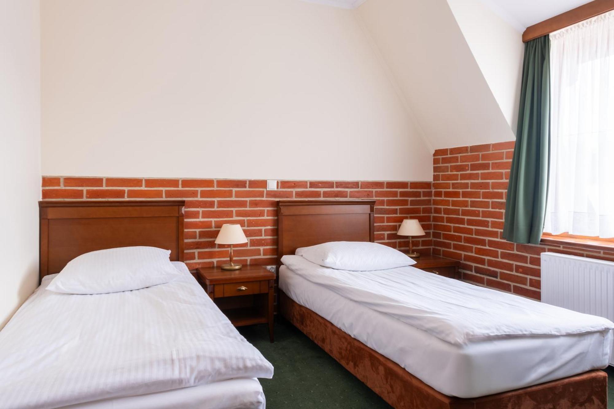Hotel Szymbark Esterno foto