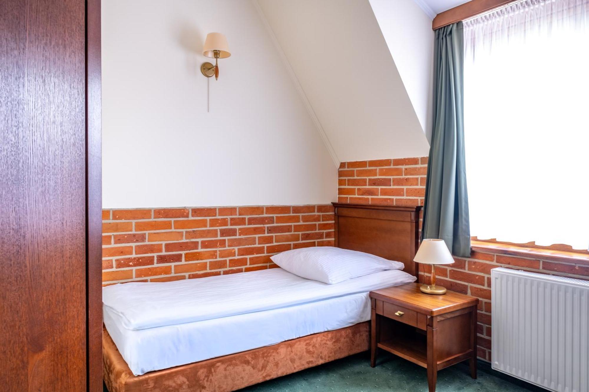 Hotel Szymbark Esterno foto