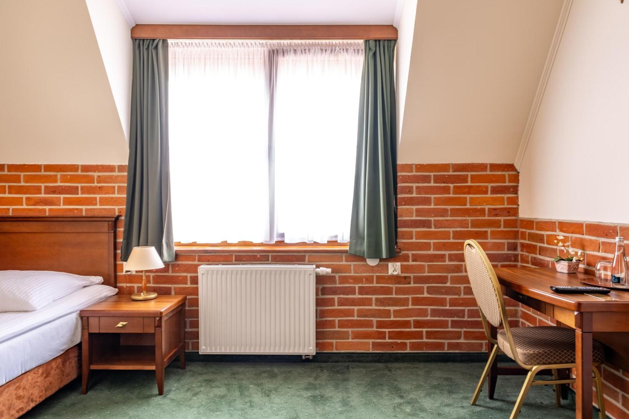 Hotel Szymbark Esterno foto